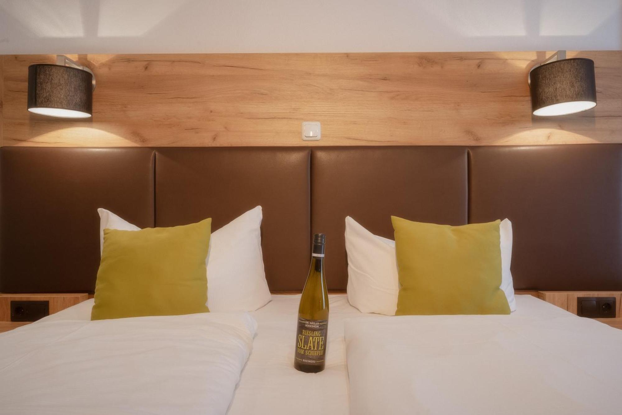 Weinhotel Des Riesling Zum Gruenen Kranz Rüdesheim am Rhein Rum bild